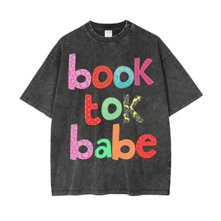 Booktok Babe Shirt in Oversized Style - Bookish Shirts